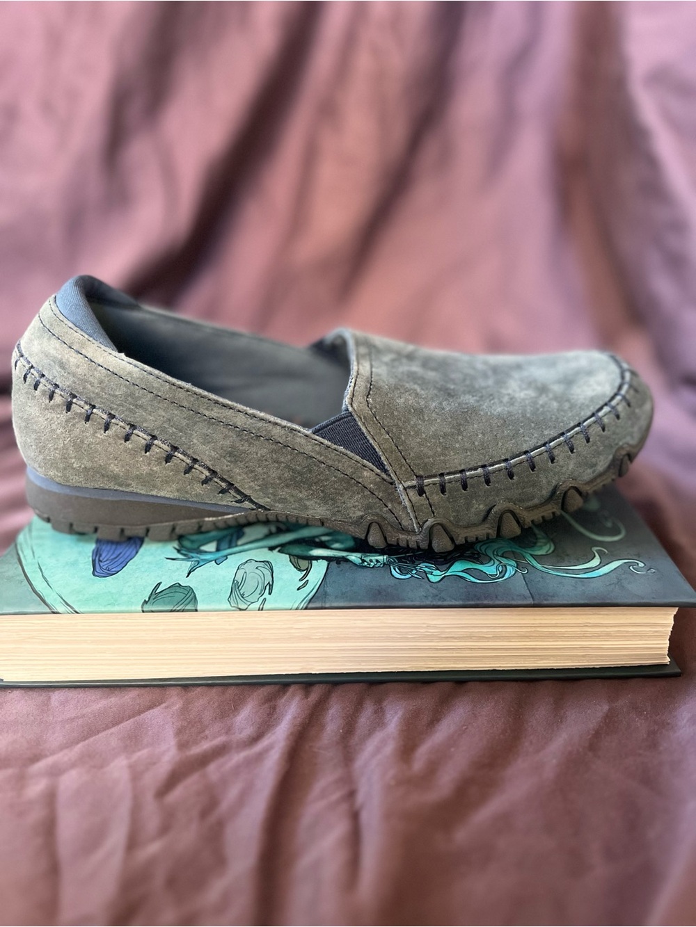 NWOT Sketchers blue suede loafers size 6 “relaxed fit air-cooled memory foam”